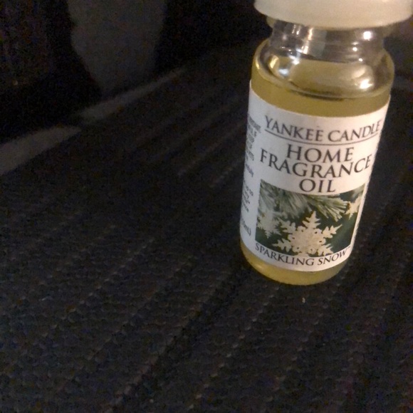 Yankee candle fragrance oil sparkling snow 0.33 fl.oz - Picture 2 of 11